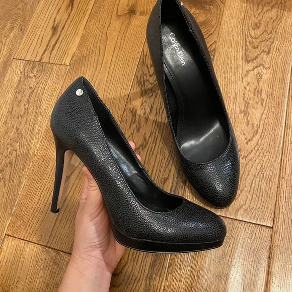 Calvin Klein Black Textured Stiletto Heels size 9 - Picture 1 of 5